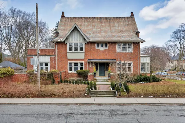 Toronto C09, ON M4T 1J4,305 Inglewood DR