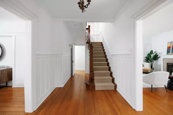 Toronto C09, ON M4T 1J4,305 Inglewood DR