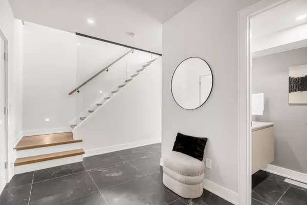 Dows Lake - Civic Hospital And Area, ON K2C 3M3,125 Peridot Private