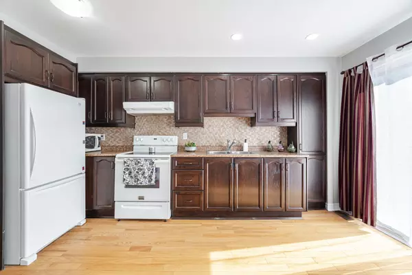 Mississauga, ON L4Z 3Y6,566 Leatherleaf DR