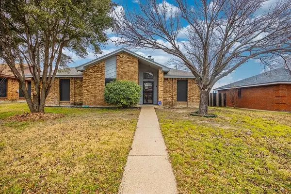 1119 Cresthaven Drive,  Lancaster,  TX 75134
