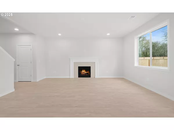 Albany, OR 97321,1118 NE Charming PL
