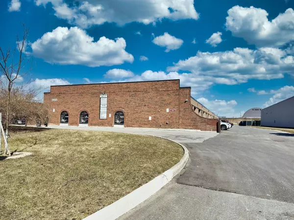 Markham, ON L3R 2W6,2650 John ST #20