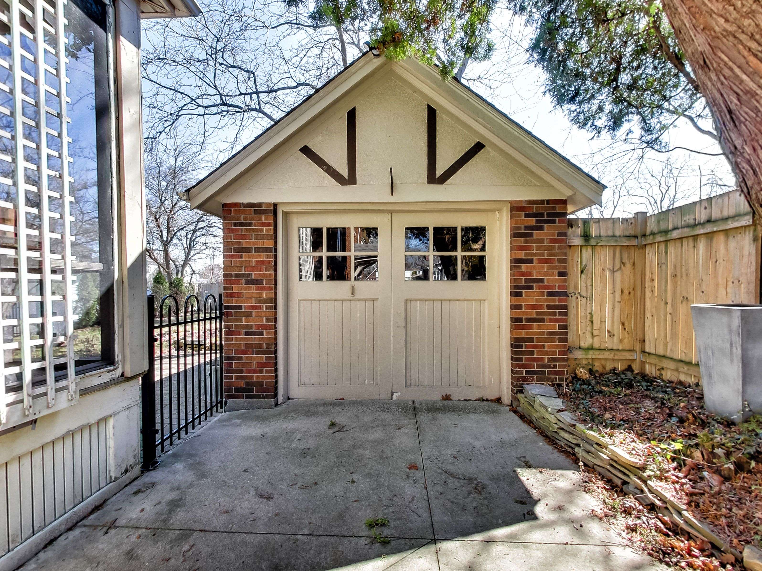 Grimsby, ON L3M 3P9,1 Nelles BLVD