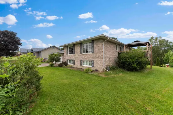 Laurentian Valley, ON K8A 6W4,41 RIVERCREST DR