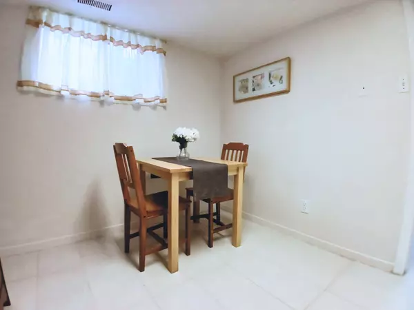 Toronto E03, ON M4K 3W8,931 Pape AVE #Lower