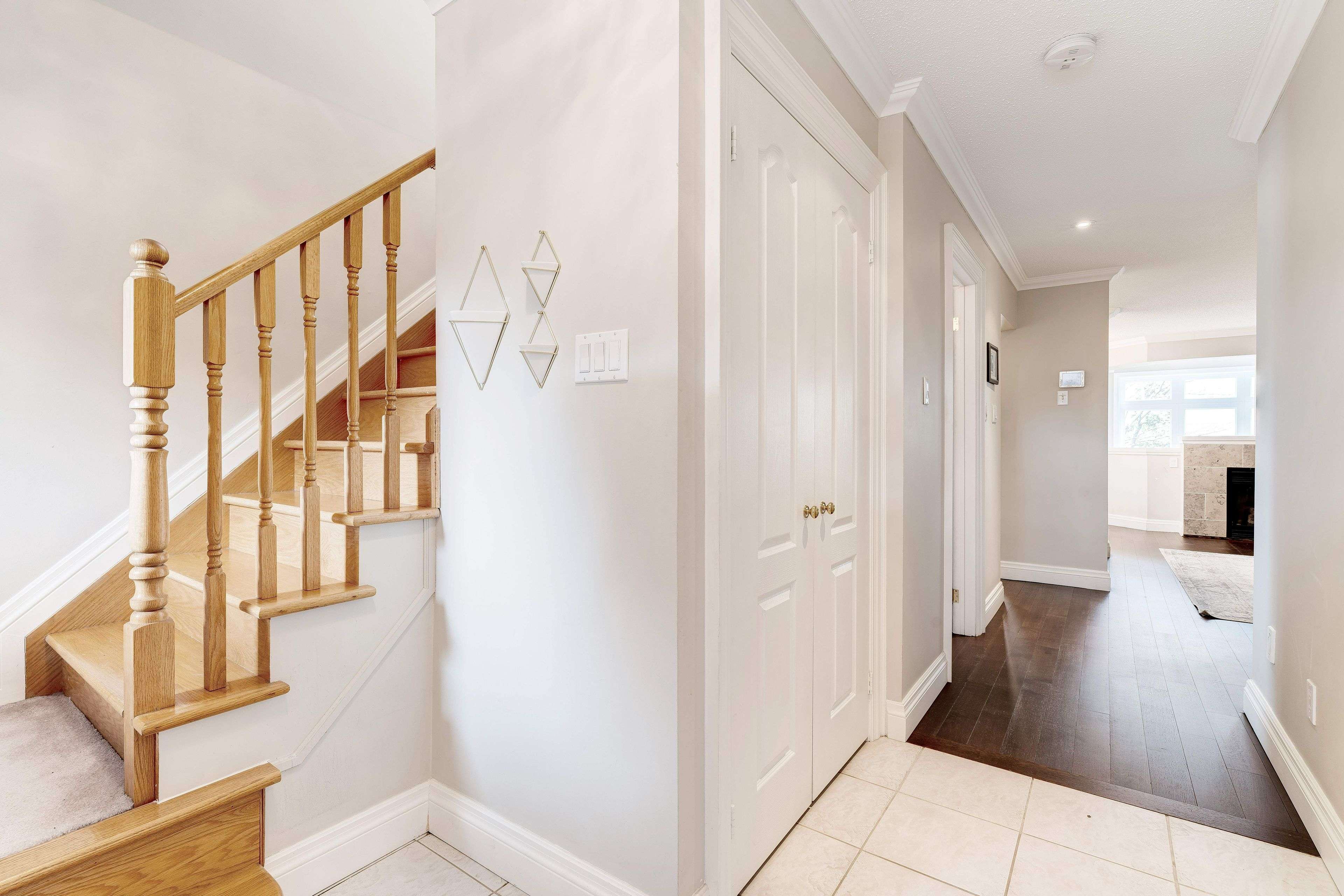 Mississauga, ON L5H 4K3,1064 Queen ST W #7A