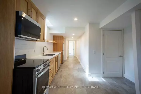 18 Domenico CRES, Brampton, ON L6P 1H5