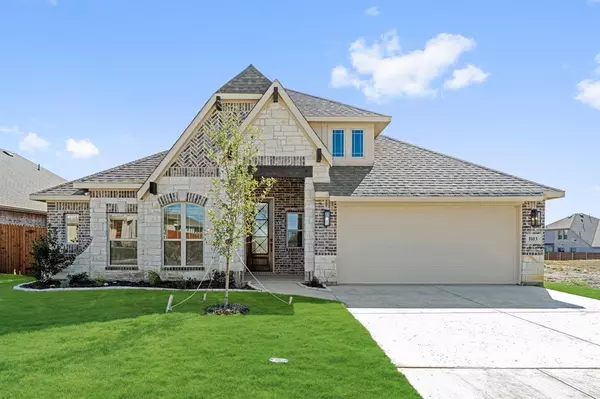 1013 Hickory Chase Drive,  Godley,  TX 76044