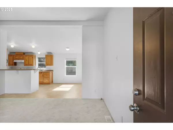 Oregon City, OR 97045,13996 HOLCOMB BLVD