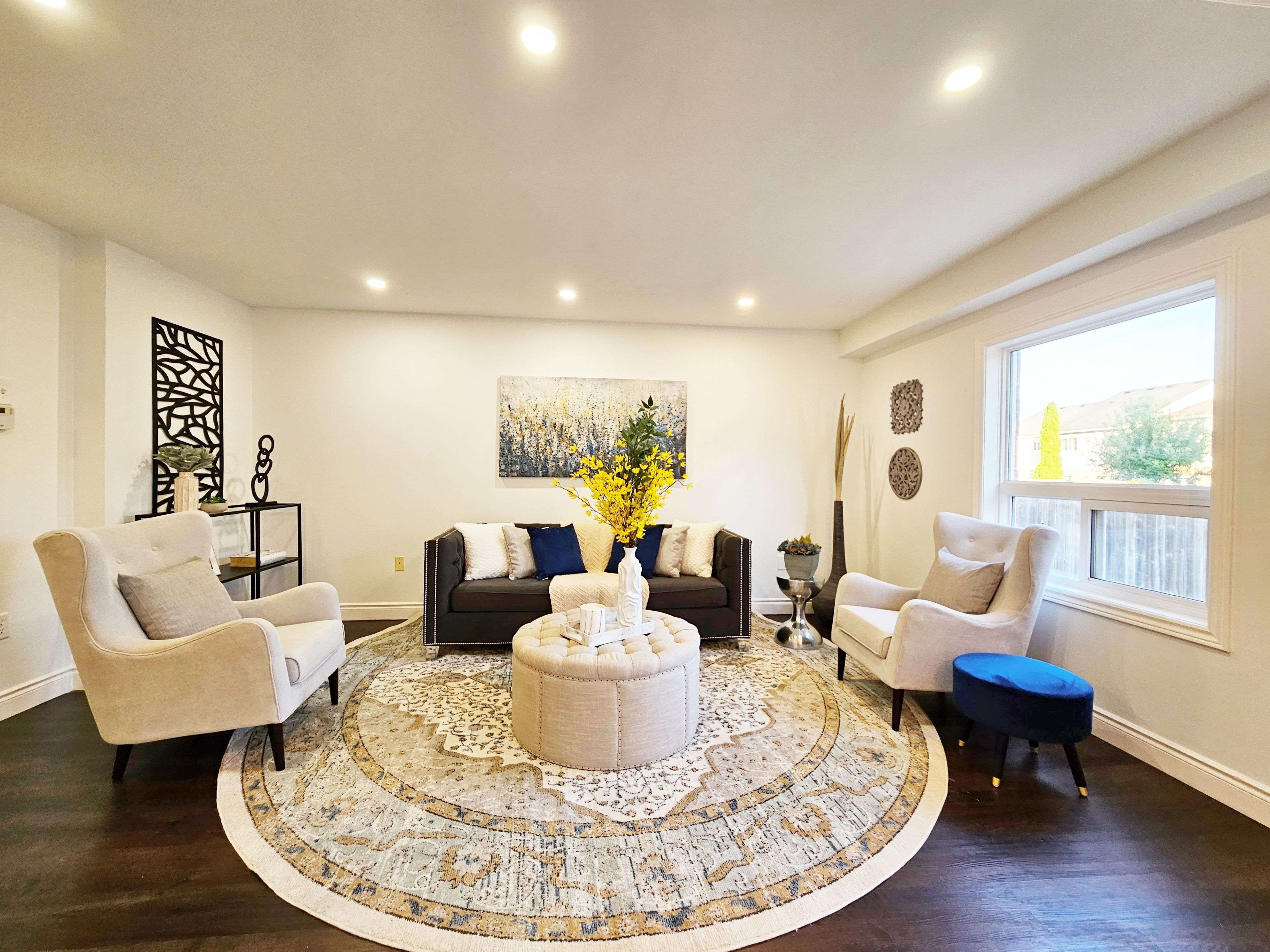 Whitby, ON L1R 2Z8,56 Catkins CRES