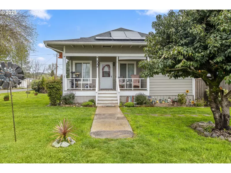 245 L ST, Riddle, OR 97469
