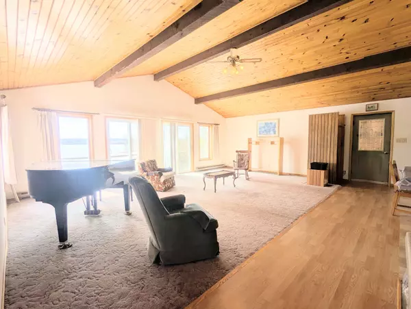 North Algona Wilberforce, ON K0J 1T0,9993 Highway 60 HWY