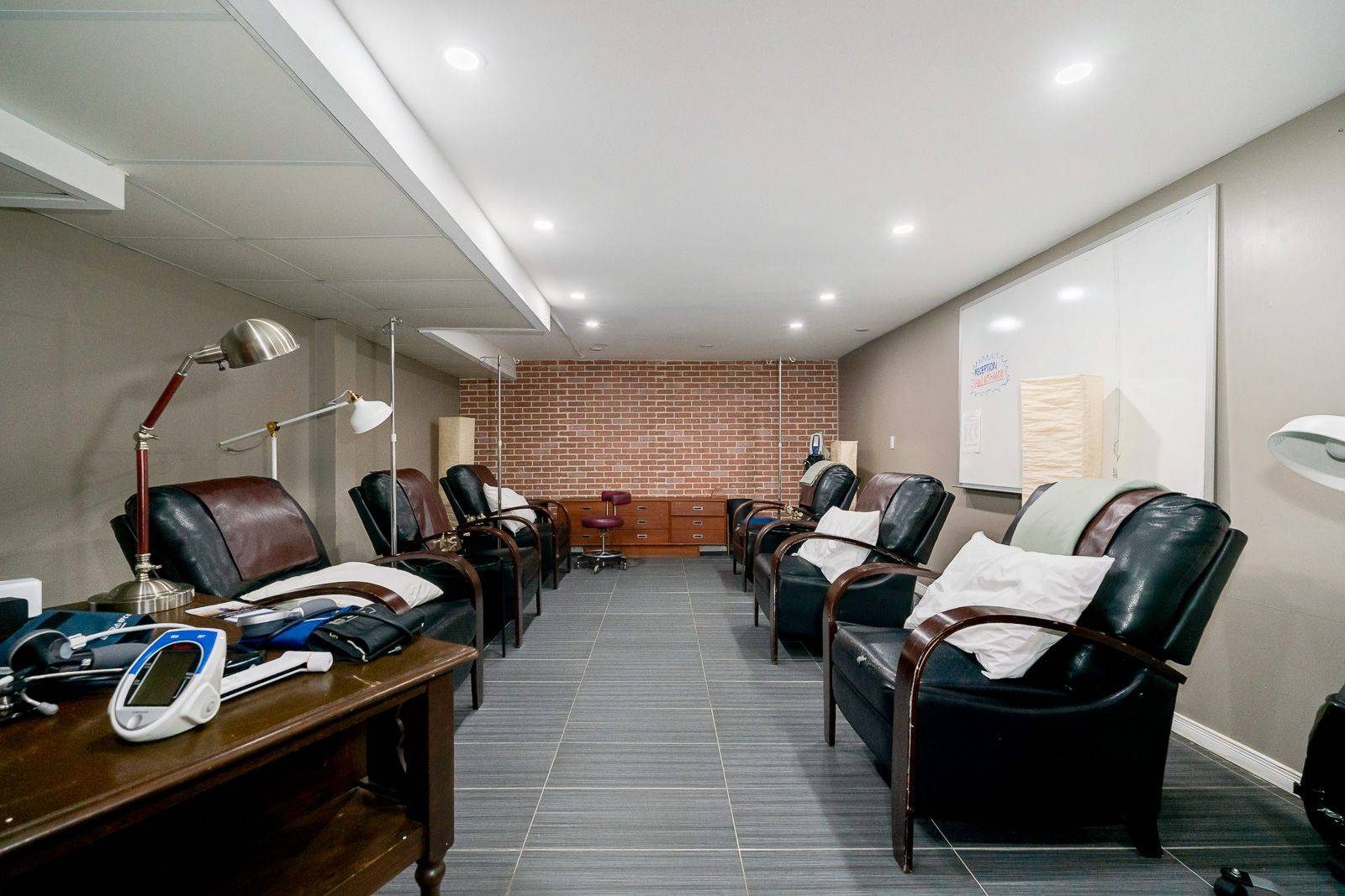 Toronto C03, ON M6C 1C1,832 St Clair AVE W