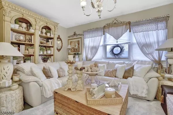 100 Treetop Ct #100, Bloomingdale Boro, NJ 07403