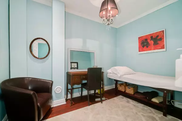 Toronto C03, ON M6C 1C1,832 St Clair AVE W