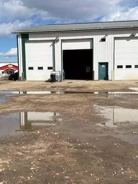 Whitecourt, AB t7x 1x4,3440 33 ST #Bay 6