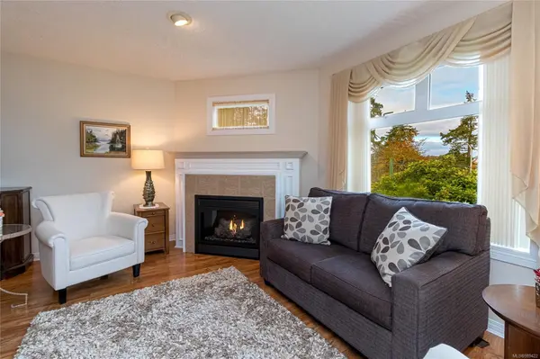 Esquimalt, BC V9A 7M3,1085 Tillicum Rd #307