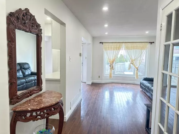 Richmond Hill, ON L4C 8K8,152 Observatory LN