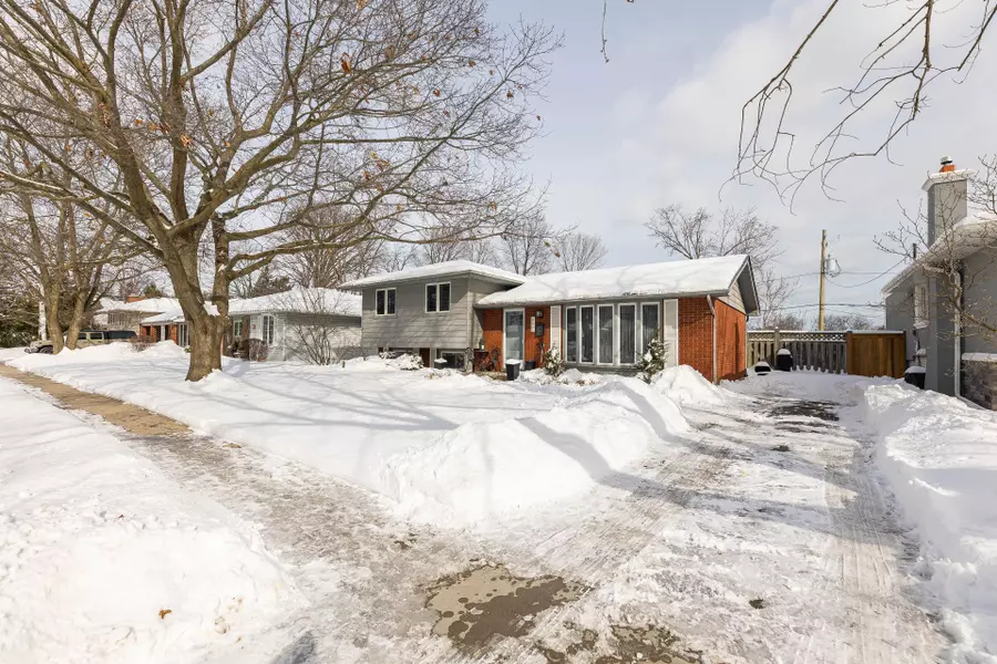 271 Cheltenham RD, Burlington, ON L7L 4H6