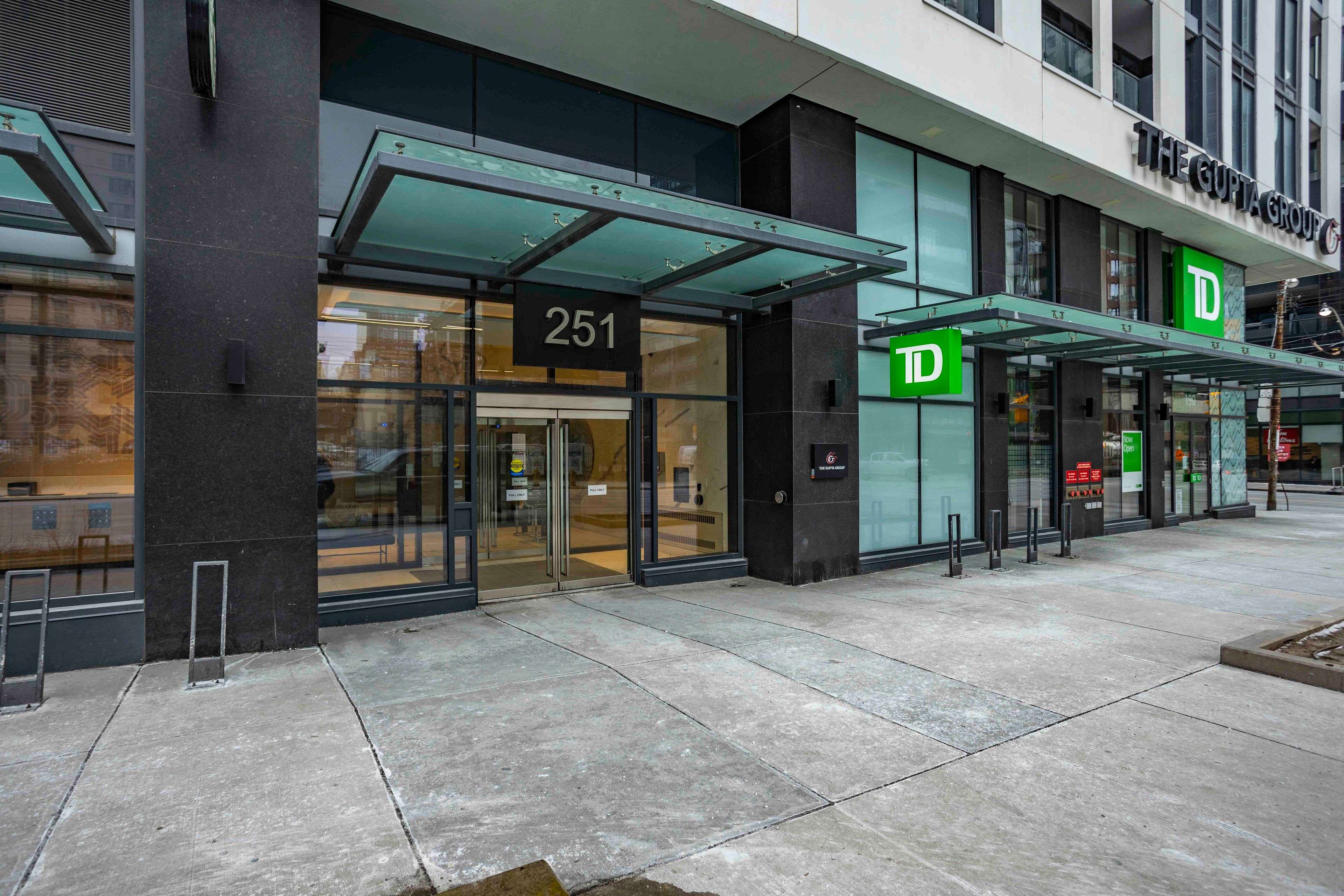 Toronto C08, ON M5B 0C3,251 Jarvis ST #2208
