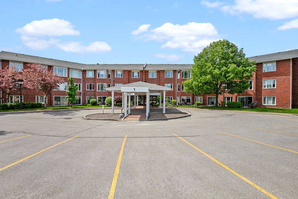 Kawartha Lakes, ON K9V 5P9,1 Heritage WAY #305
