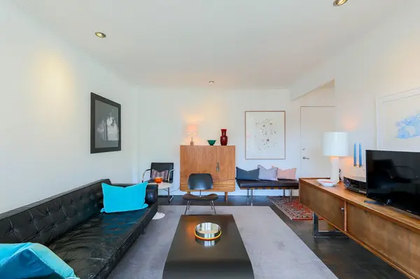 30 Elm AVE #212, Toronto C09, ON M4W 1N5