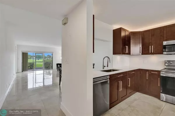 Tamarac, FL 33321,8750 Azalea Ct #103
