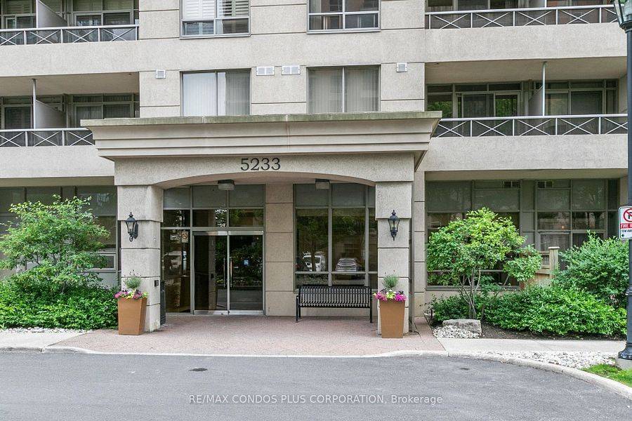 Toronto W08, ON M9B 1A6,5233 Dundas ST W #120