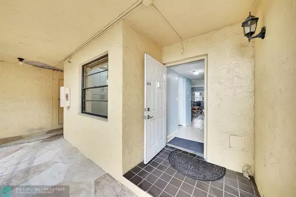 Lauderhill, FL 33313,6475 W Oakland Park Blvd #105
