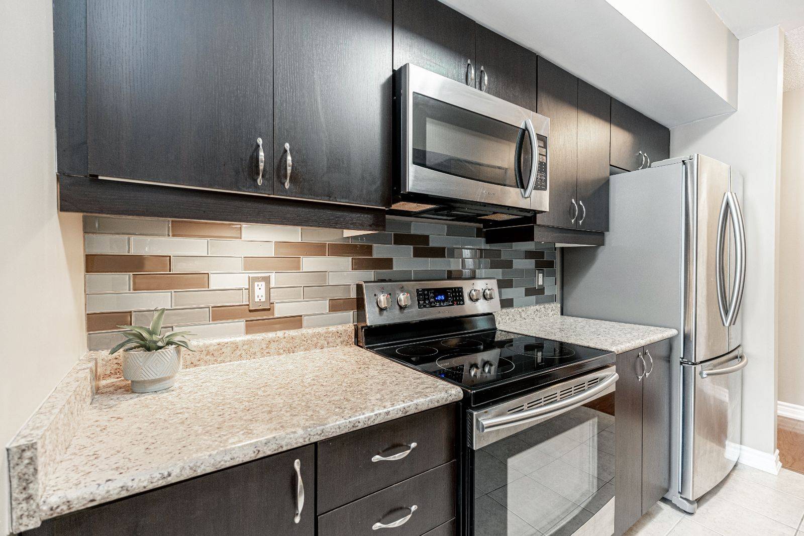 Barrie, ON L4N 5T5,39 Ferndale DR S #112