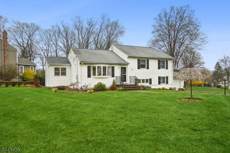 41 Countrywood Dr, Hanover Twp., NJ 07950