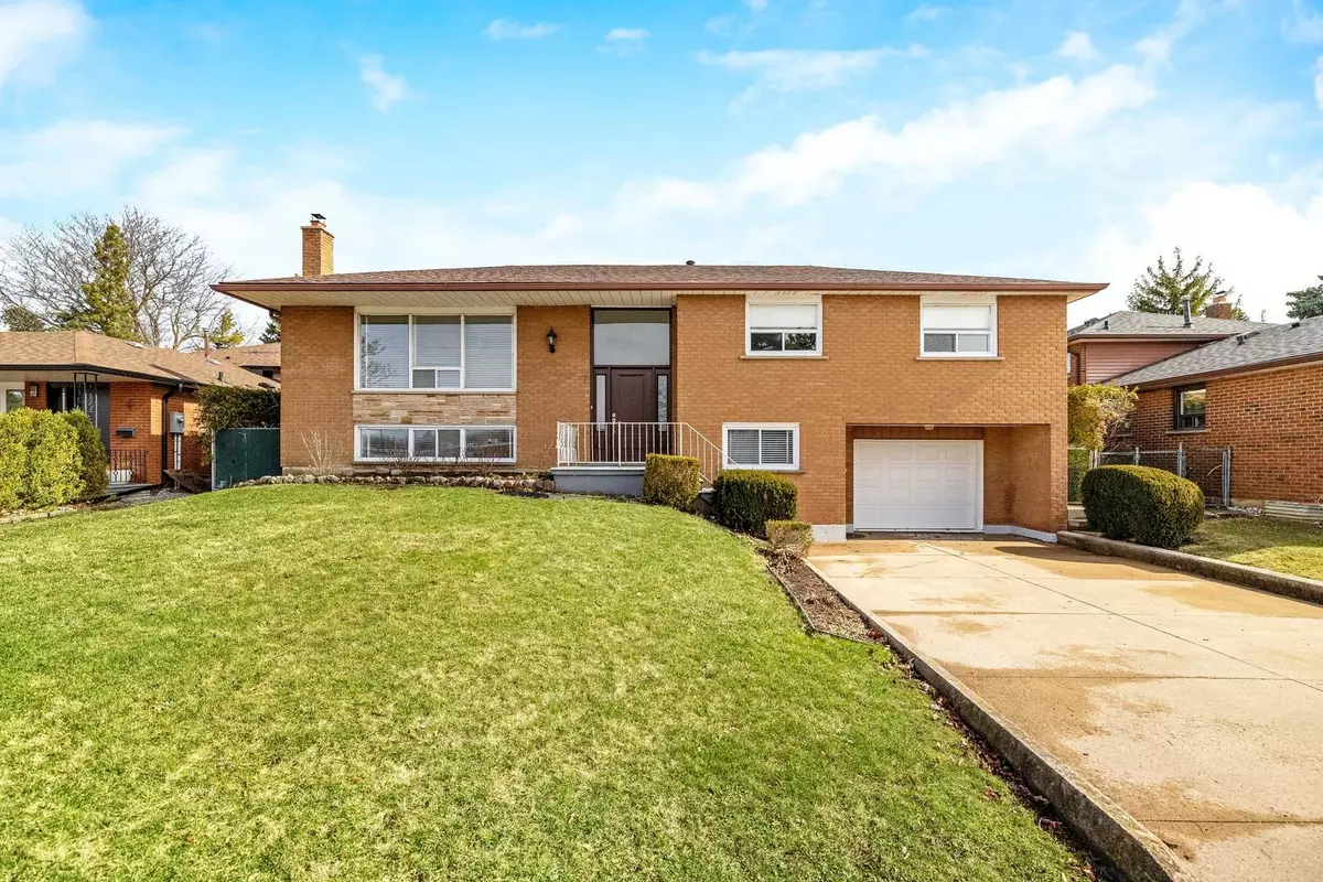 Brampton, ON L6W 3N8,7 Meadowland Gate