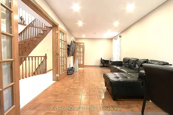 Markham, ON L3S 2Y4,87 Kyla CRES