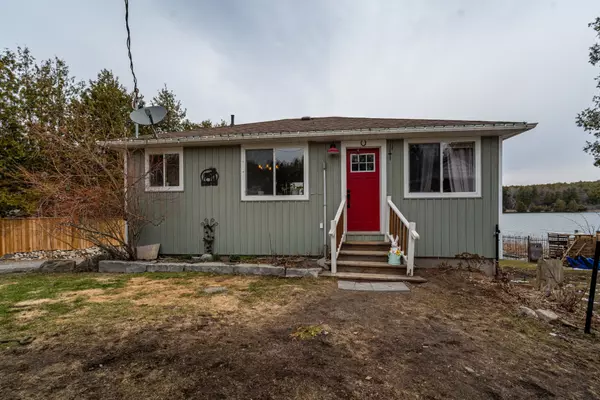 Selwyn, ON K0L 2H0,2369 Selwyn Bay LN