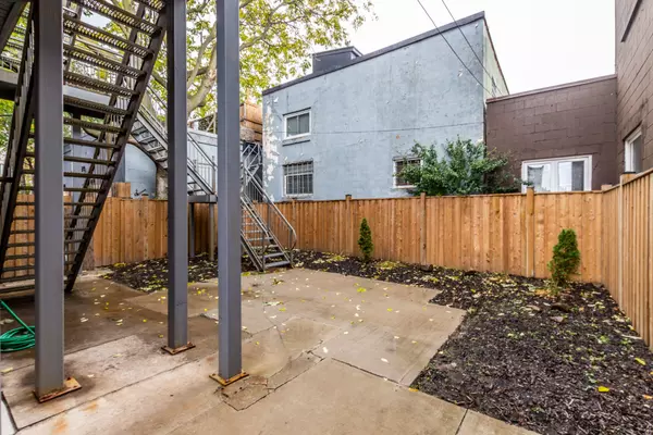 Hamilton, ON L8R 1N3,144 Wellington ST N #2