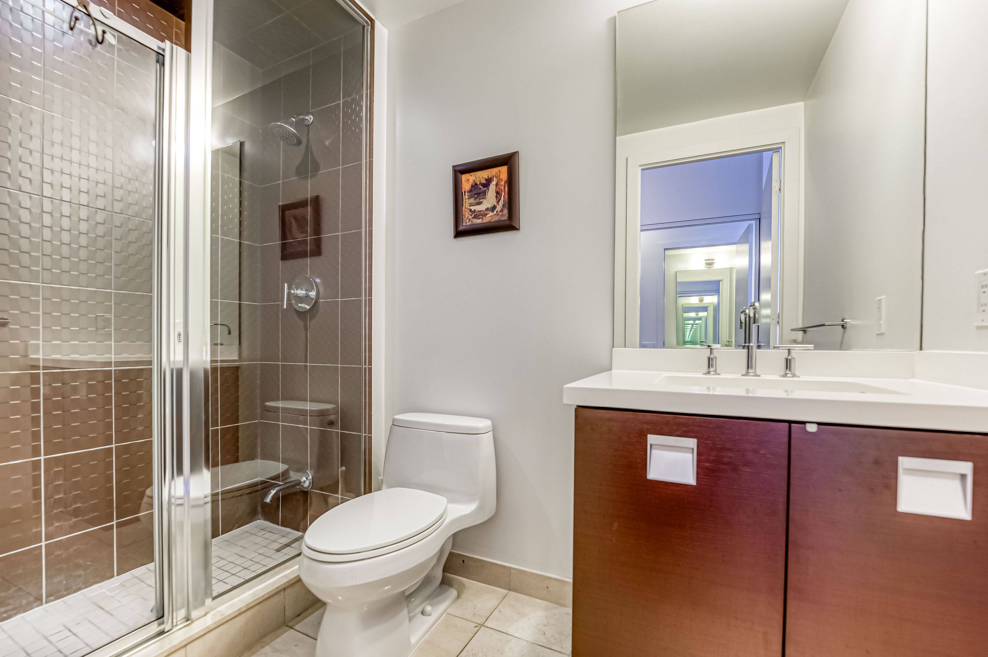 Toronto C08, ON M4Y 0A2,33 CHARLES ST E #3704