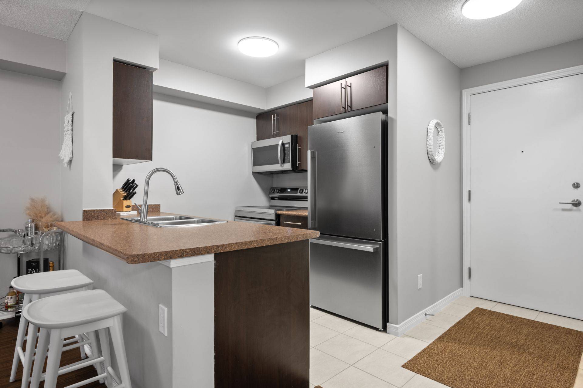 Toronto W02, ON M6P 5A1,60 Heintzman ST #834