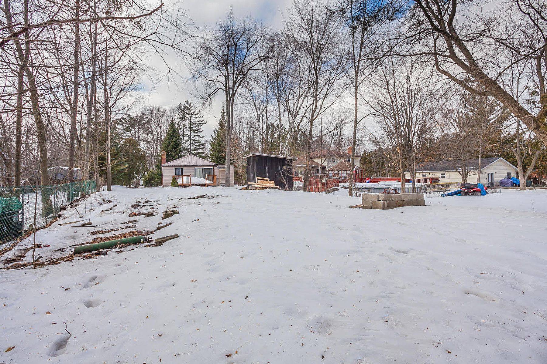 Innisfil, ON L9S 1Y9,2033 Lilac DR