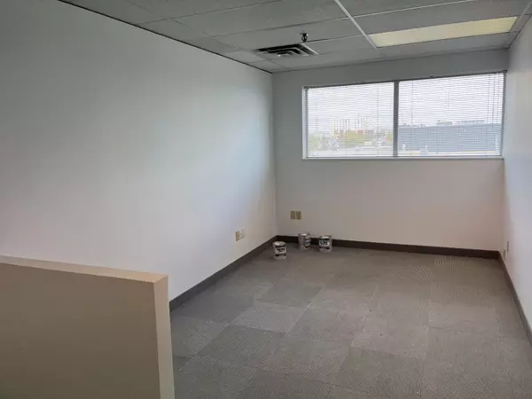 Mississauga, ON L4W 1K8,1290 Eglinton AVE E ##7-9
