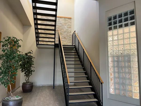 Mississauga, ON L4W 1K8,1290 Eglinton AVE E ##9