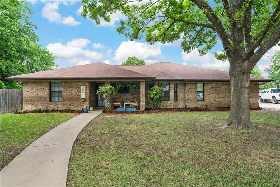 204 Crescent Drive, Hewitt, TX 76643