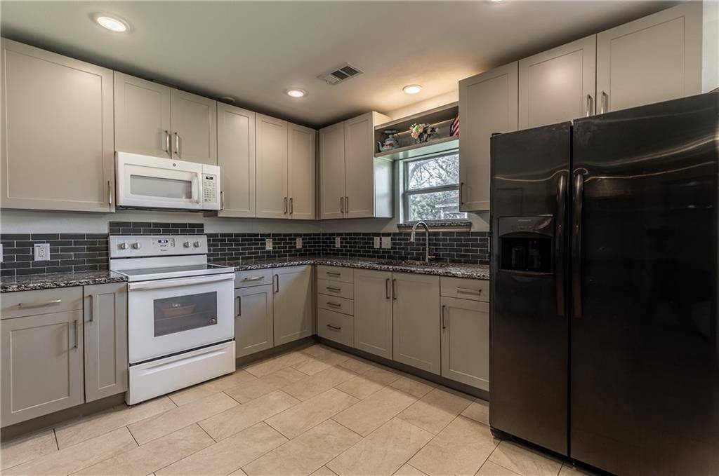 405 NE 5th Street, Hubbard, TX 76648