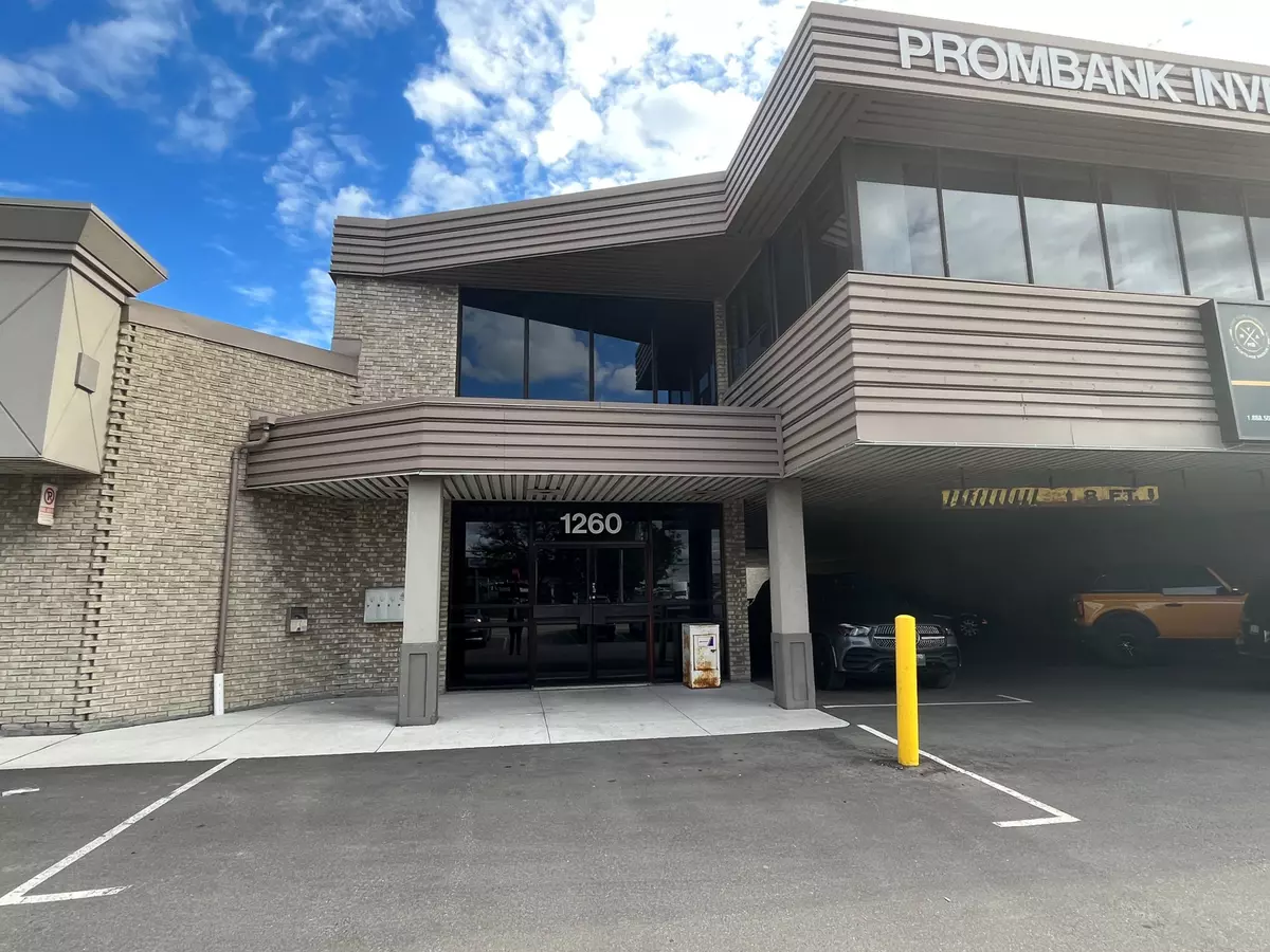 Mississauga, ON L4W 1K8,1260 Eglinton AVE E ##5-6