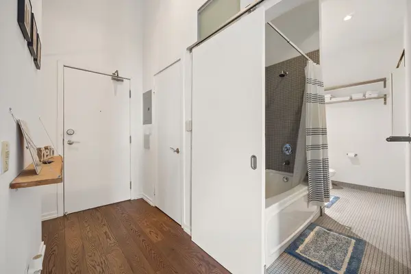 915 King ST W #307, Toronto C01, ON M6K 3M2