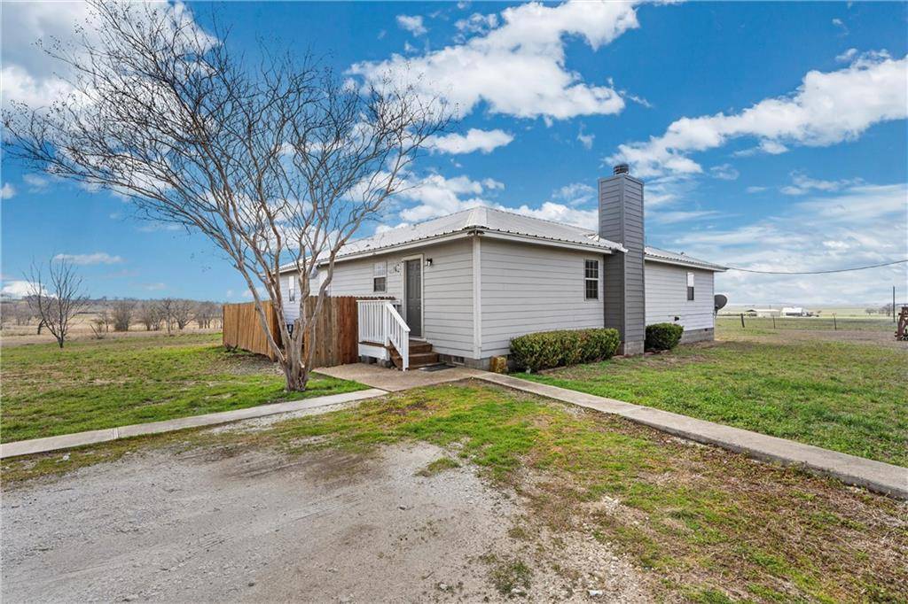 933 LCR 114, Axtell, TX 76624