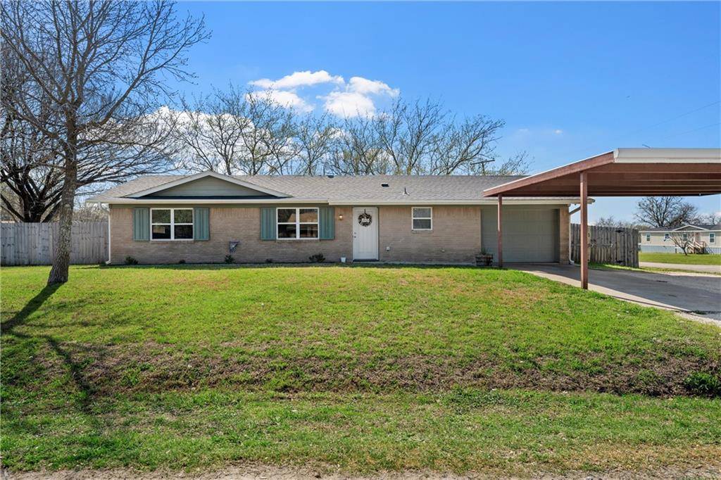 100 Minnie Drive, Itasca, TX 76055