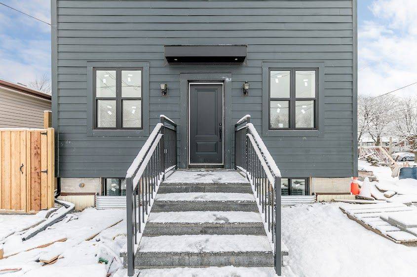Pickering, ON L1W 2V9,781 Oliva ST