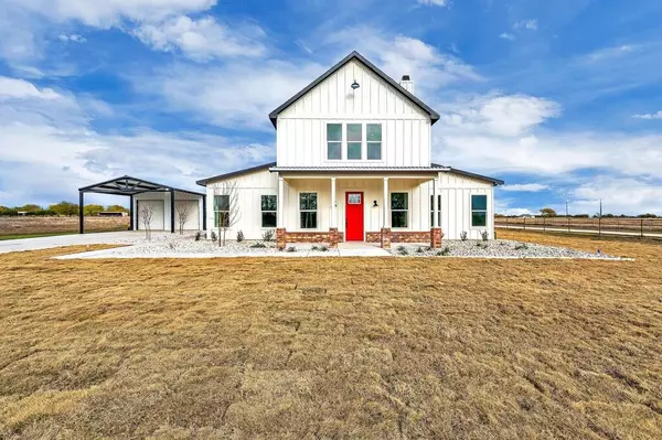 318 Camp Road,  Mcgregor,  TX 76657
