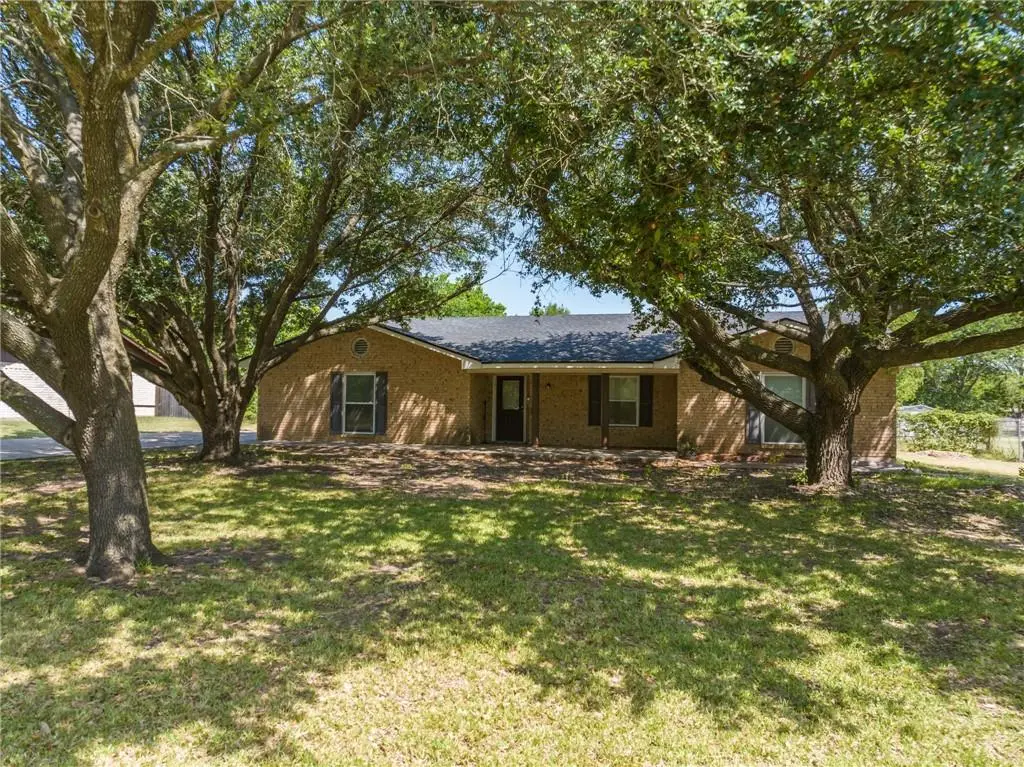 Hewitt, TX 76643,208 Ivy Lane